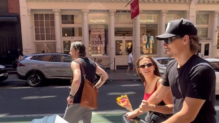 Millie Bobby Brown e Jake Bongiovi fanno shopping per bambini a Manhattan