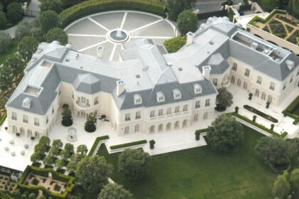 L'ex CEO di Google Eric Schmidt acquista il maniero di Spelling di Los Angeles per $ 110 milioni