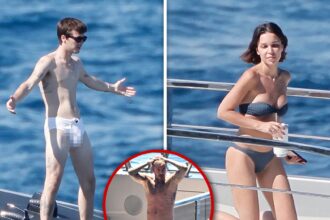 Cruz Beckham prende in giro l'iconico aspetto vacante di papà, si spoglia su Speedos su Yacht