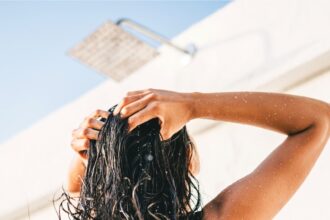 La vendita di cure per capelli di Dermstore ha uno sconto del 25% Oribe, Augustinus Bader e Devacurl