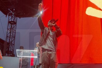 Eminem Shocks Fans con apparizione a sorpresa alla Premiere del documentario a New York