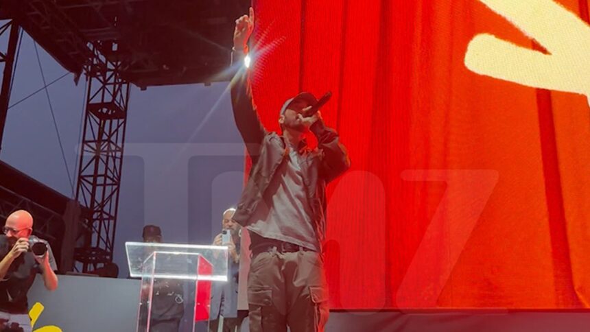 Eminem Shocks Fans con apparizione a sorpresa alla Premiere del documentario a New York