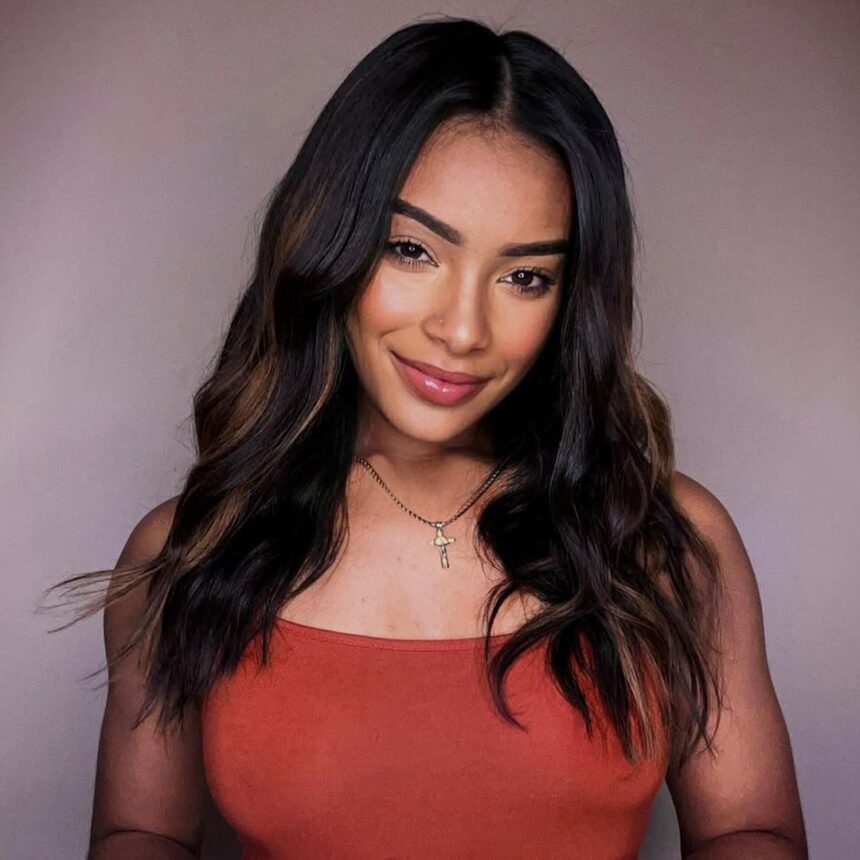 Odicci Alexander, giocatore di softball professionista, giocando durante la gravidanza