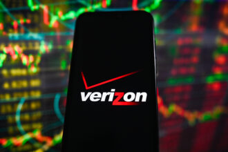 Perché il mio telefono è su SOS? Aggiornamenti sull'interruzione di Verizon - Hollywood Life