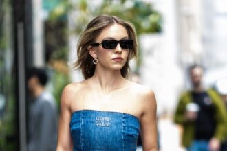 Quanti soldi ha guadagnato American Eagle dall'annuncio di Sydney Sweeney? - Hollywood Life