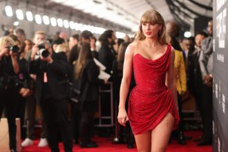 Taylor Swift annuncia il nuovo album, rivela titolo e copertina!