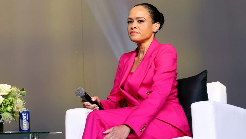 A proposito delle sue condizioni di fibromi uterine e chirurgia - Hollywood Life