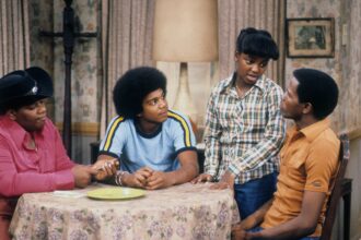 Incontra Dwayne, Dee Shirley & More - Hollywood Life