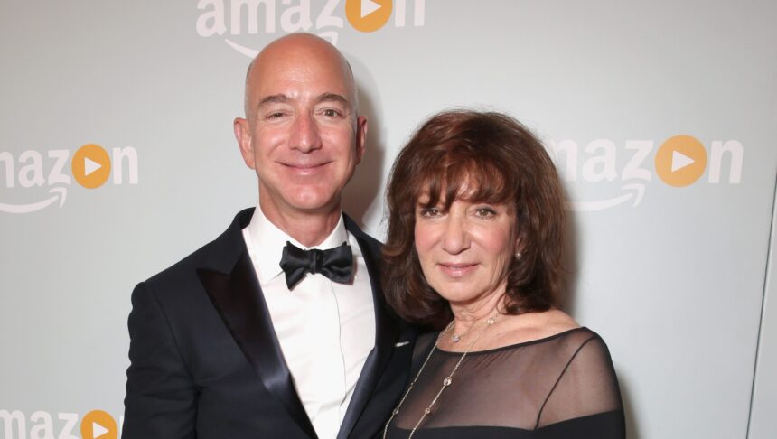 Chi era Jackie Bezos? Tutto da sapere sulla defunta madre di Jeff Bezos - Hollywood Life