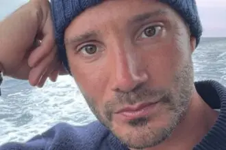 Stefano De Martino avvertito del video intimo da un follower che lo ha riconosciuto dai tatuaggi: i dettagli - Gossip.it