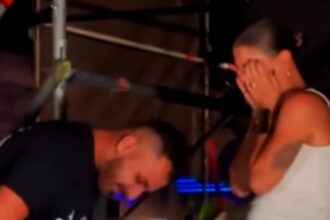 Alessandra Amoroso, incinta, riceve la proposta di nozze a sorpresa durante l'ultima data del suo tour: lacrime di commozione, la sua reazione - Gossip.it