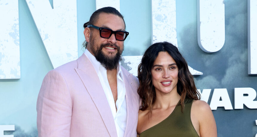 Adria Arjona celebra il compleanno del fidanzato Jason Momoa e il rilascio del suo nuovo spettacolo "Chief of War"
