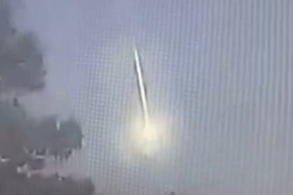 Stringe di meteorite da 4,56 miliardi di anni attraverso Georgia Sky, in video