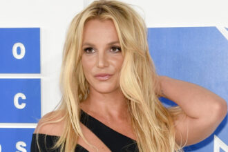 Britney Spears condivide la foto di Instagram NSFW con emoji rosa posizionata strategicamente