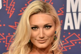 Brooke Hogan torna nell'industria musicale dopo la morte di papà Hulk