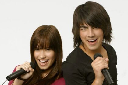 Demi Lovato, Joe Jonas, altre rock star del campo allora e ora