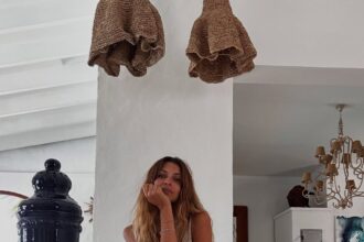 Cristina Chiabotto, rare immagini della vacanza in famiglia all'estero con figlie e marito: ecco dov'è volata al mare - Gossip.it
