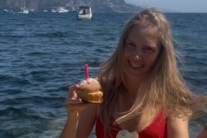 L'ex velina Irene Cioni si gode la fine dell'estate col pancione: incinta al mare in attesa della seconda femminuccia, guarda - Gossip.it