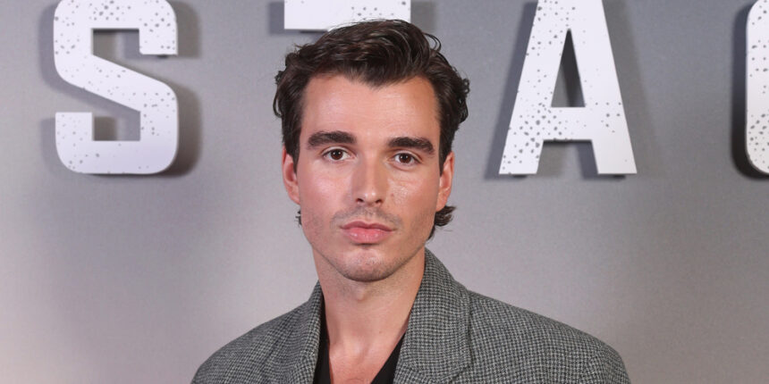 Corey Mylchreest rivela se sarebbe tornato per la stagione 2 di "Queen Charlotte" (esclusiva)