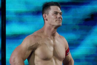 John Cena dice che il trapianto di capelli "ha cambiato il corso della mia vita"