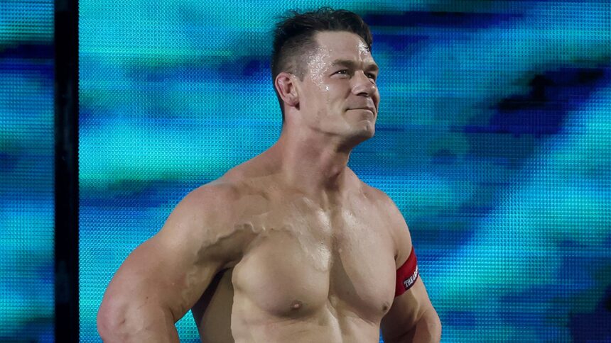 John Cena dice che il trapianto di capelli "ha cambiato il corso della mia vita"