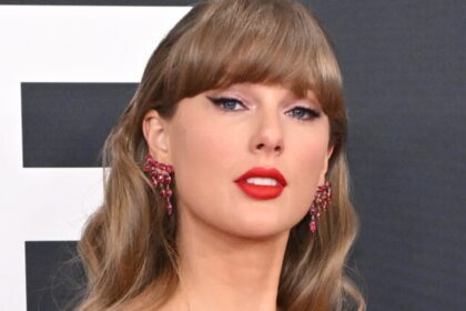 Taylor Swift dice che la mamma Andrea, il fratello Austin ha contribuito a comprare maestri