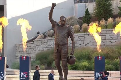 Statua di Tom Brady eretta al Gillette Stadium