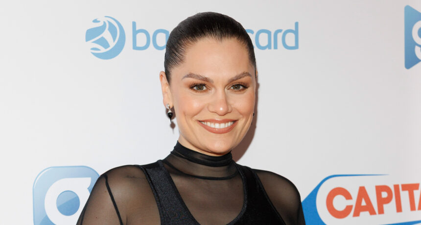 Jessie J rivela di essere stata ricoverata in ospedale 6 settimane dopo la chirurgia del cancro al seno