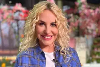 ''Quella copertina mi ha cambiato la vita'': Antonella Clerici ricorda quando il tradimento del padre di sua figlia finì in prima pagina - Gossip.it