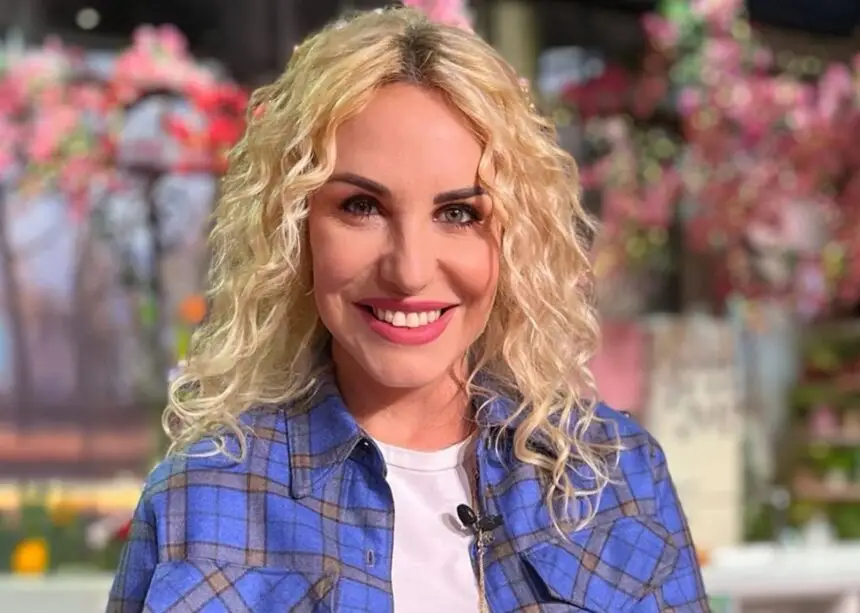 ''Quella copertina mi ha cambiato la vita'': Antonella Clerici ricorda quando il tradimento del padre di sua figlia finì in prima pagina - Gossip.it