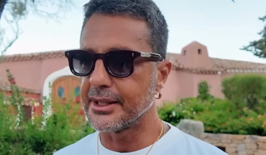 ''Non ci sembra Bova e Rocìo si sono lasciati da due anni'': Corona dalla Sardegna parla con la Rai e invita a controllare le ultime interviste di Raoul e l'ex compagna - Gossip.it