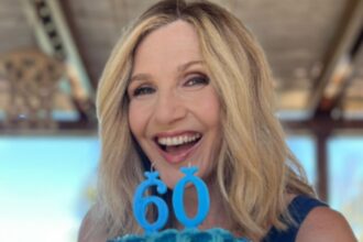 ''Mia nonna Maddalena aveva gambe bellissime e una pelle soda'': Lorella Cuccarini compie 60 anni e parla dei suoi ''geni benedetti'' - Gossip.it