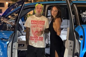 Fedez e la nuova fidanzata Giulia Honegger sono ormai inseparabili: insieme in aereo privato per andare a Monaco, guarda - Gossip.it