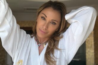 ''La cura ormonale mi dà problemi'': Sabrina Salerno vorrebbe un trattamento migliore per il tumore al seno - Gossip.it