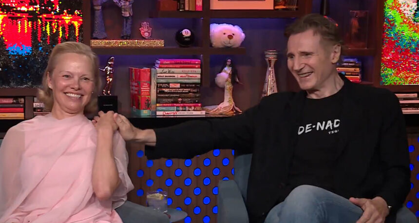 Pamela Anderson e Liam Neeson ottengono l'approvazione di suo figlio Daniel per il romanticismo in erba!