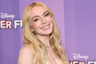 Lindsay Lohan afferma di avere "PTSD all'estremo" dai paparazzi degli anni 2000
