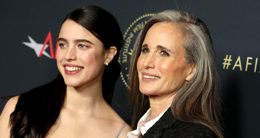 Margaret Qualley rivela l'attore che sta cercando di impostare la mamma Andie MacDowell!