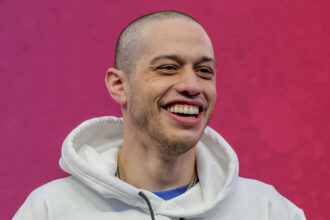 Pete Davidson rivela un tatuaggio che sta mantenendo nel processo di rimozione