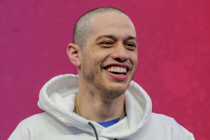 Pete Davidson rivela un tatuaggio che sta mantenendo nel processo di rimozione