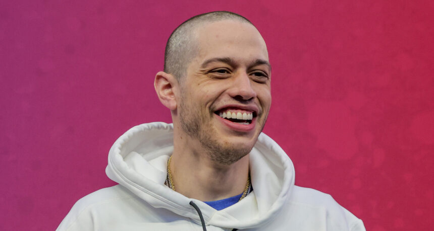 Pete Davidson rivela un tatuaggio che sta mantenendo nel processo di rimozione