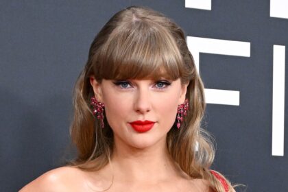 Taylor Swift Engagement Ring Designer alla reazione al diamante