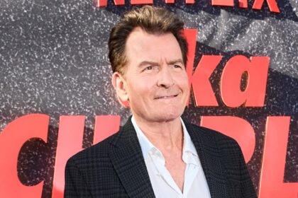 I momenti più selvaggi di Charlie Sheen hanno rivelato: sparare, faide, arresti