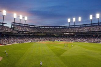 Chi è il "Phillies Karen"? Donna che ha preso la palla da baseball da un fan - Hollywood Life