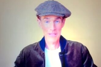 James Van Der Beek nel bel mezzo della lotta al cancro torna a farsi vedere in pubblico per la reunion di 'Dawson’s Creek', fan preoccupati - Gossip.it