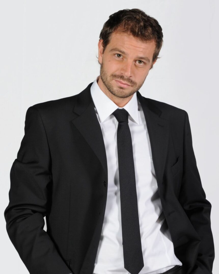 E' morto a solo 41 anni l'ex inviato de 'Le Iene' Paul Baccaglini, la tragica scoperta nella sua abitazione alle porte di Milano: cosa sappiamo - Gossip.it