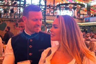 Ilary Blasi e il fidanzato Bastian Muller bellissimi in abiti tradizionali all’Oktoberfest di Monaco: foto - Gossip.it