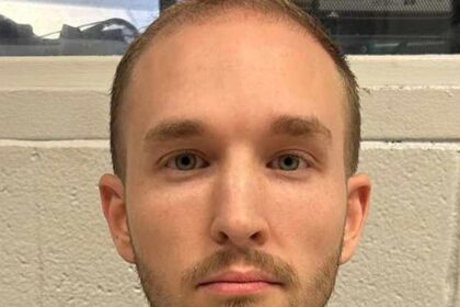 La condanna pornica del concorrente di ex-"IDOL 'richiede di ottenere il test del pene