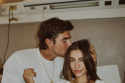 Andrea Damante è papà! Nato il figlio avuto con la giovane compagna: il nome non è per niente italiano - Gossip.it