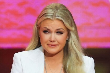 La moglie di Charlie Kirk, Erika Kirk, dettaglia il momento in cui ha imparato che suo marito è morto