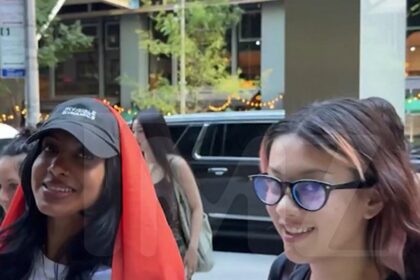 Katseye sostiene il messaggio Trans Rights di Sabrina Carpenter